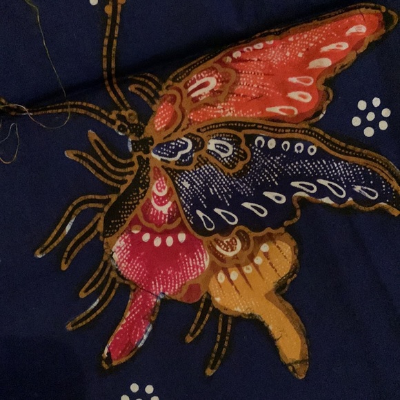 Vintage, Gorgeous Indonesian batik, navy border print floral w butterfly fabric - Picture 5 of 7